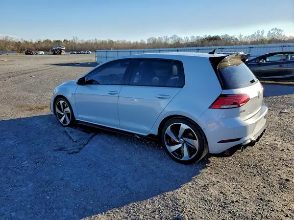 3VW447AU0JM256893 2018 VOLKSWAGEN GTI - Image 2