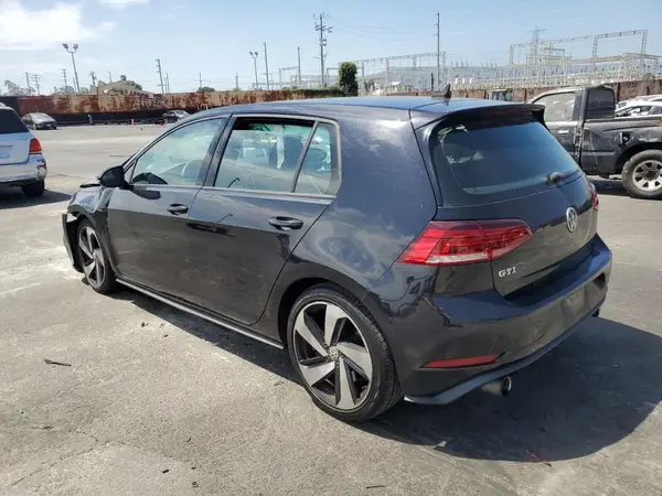 3VW447AU0JM275752 2018 VOLKSWAGEN GTI - Image 2