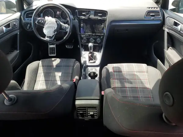 3VW447AU0JM275752 2018 VOLKSWAGEN GTI - Image 8