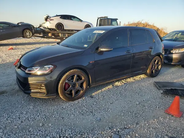 3VW447AU0JM286265 2018 VOLKSWAGEN GTI - Image 1