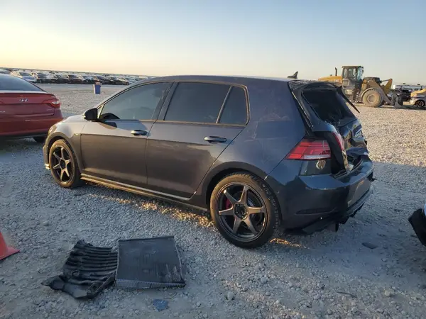 3VW447AU0JM286265 2018 VOLKSWAGEN GTI - Image 2