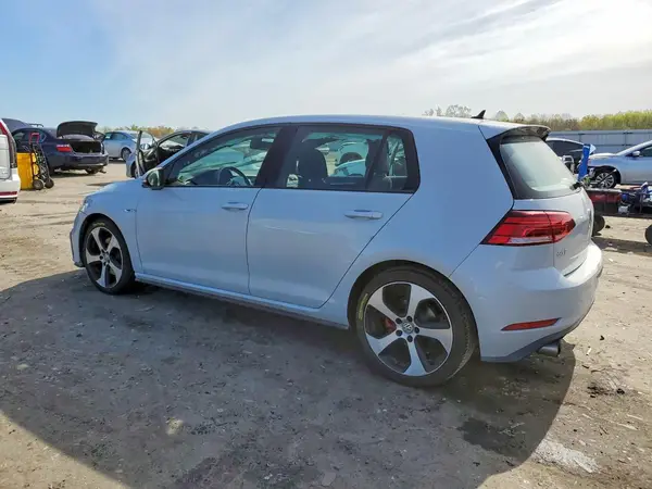 3VW447AU0JM287061 2018 VOLKSWAGEN GTI - Image 2