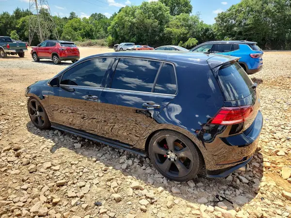 3VW447AU0JM288081 2018 VOLKSWAGEN GTI - Image 2