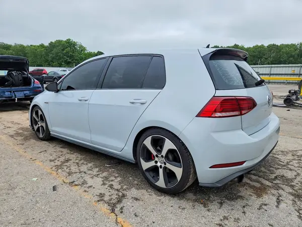 3VW447AU0JM289683 2018 VOLKSWAGEN GTI - Image 2
