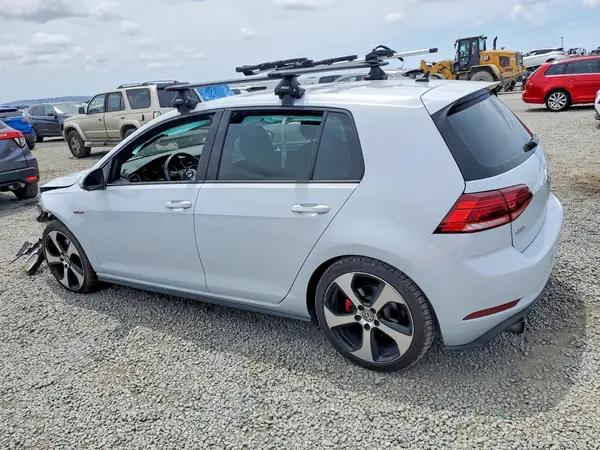 3VW447AU0JM296231 2018 VOLKSWAGEN GTI - Image 2