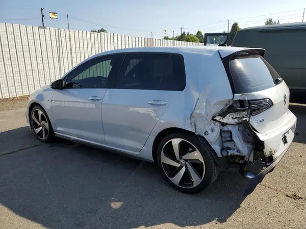 3VW447AU0JM297430 2018 VOLKSWAGEN GTI - Image 2