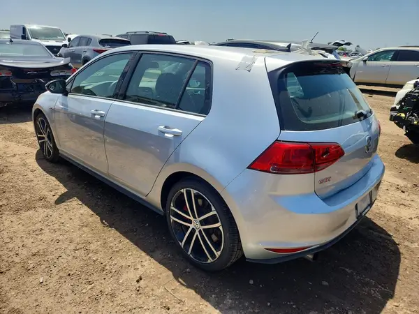 3VW447AU1HM007349 2017 VOLKSWAGEN GTI - Image 2