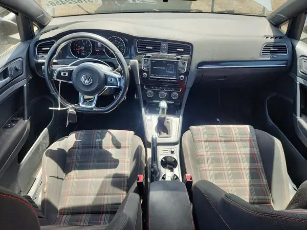 3VW447AU1HM007349 2017 VOLKSWAGEN GTI - Image 8