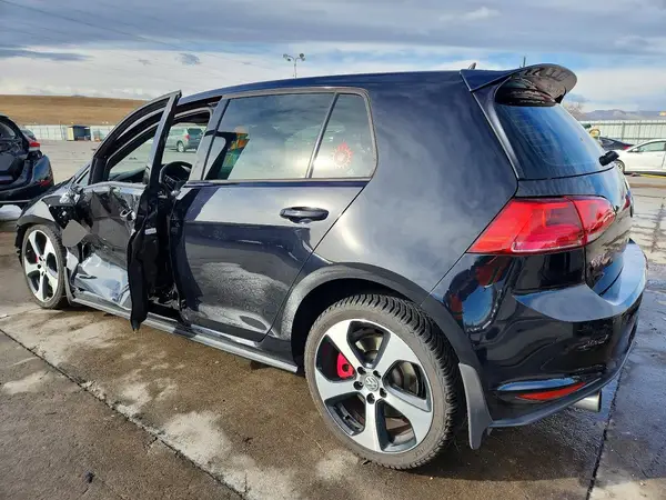 3VW447AU1HM059371 2017 VOLKSWAGEN GTI - Image 2