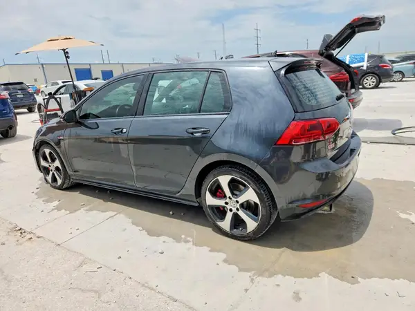 3VW447AU1HM059693 2017 VOLKSWAGEN GTI - Image 2