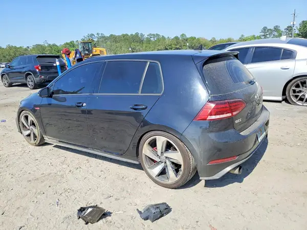 3VW447AU1JM251783 2018 VOLKSWAGEN GTI - Image 2