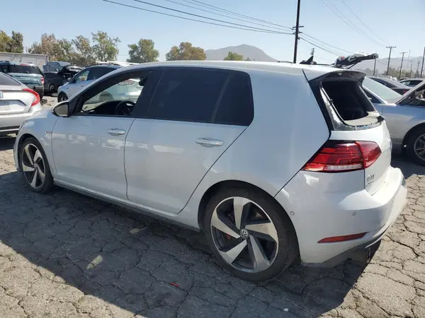 3VW447AU1JM252240 2018 VOLKSWAGEN GTI - Image 2