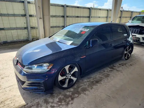 3VW447AU1JM274741 2018 VOLKSWAGEN GTI - Image 1