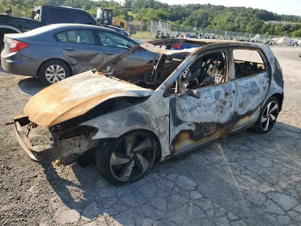 3VW447AU1JM279423 2018 VOLKSWAGEN GTI - Image 1