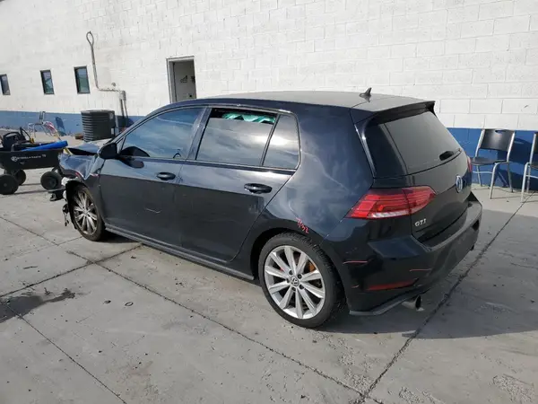 3VW447AU1JM288414 2018 VOLKSWAGEN GTI - Image 2