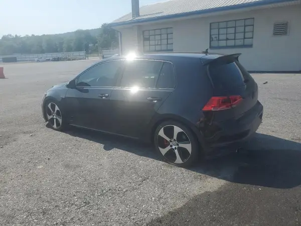 3VW447AU2HM016092 2017 VOLKSWAGEN GTI - Image 2