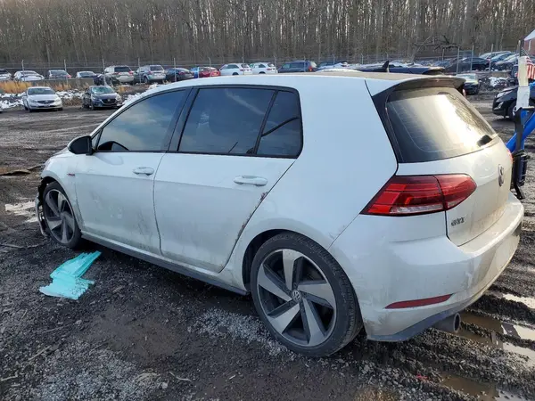 3VW447AU2JM250285 2018 VOLKSWAGEN GTI - Image 2