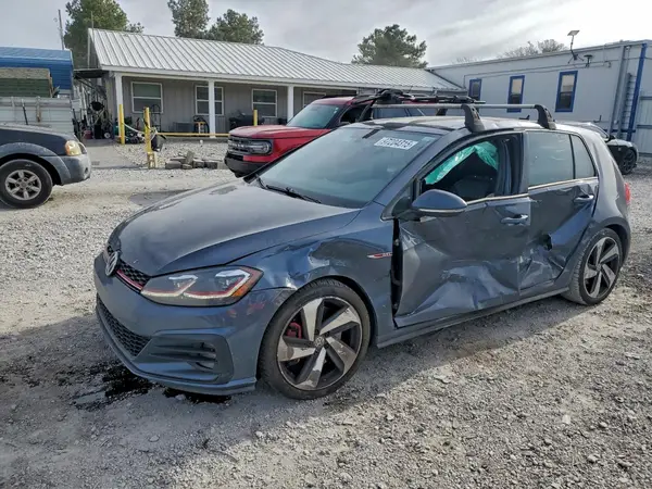 3VW447AU2JM258273 2018 VOLKSWAGEN GTI - Image 1