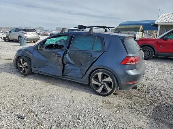 3VW447AU2JM258273 2018 VOLKSWAGEN GTI - Image 2