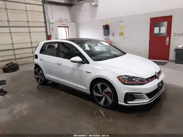 3VW447AU2JM266714 2018 VOLKSWAGEN GTI - Image 1