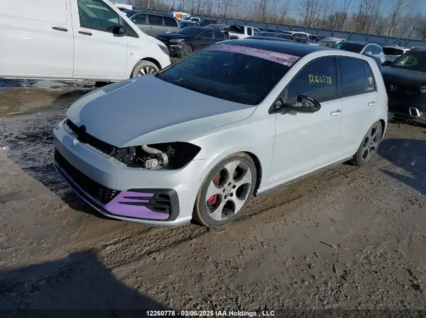 3VW447AU2JM272111 2018 VOLKSWAGEN GTI - Image 2