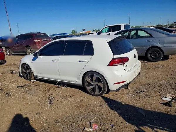 3VW447AU2JM275848 2018 VOLKSWAGEN GTI - Image 2