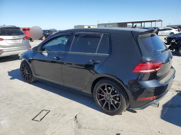 3VW447AU2JM284372 2018 VOLKSWAGEN GTI - Image 2