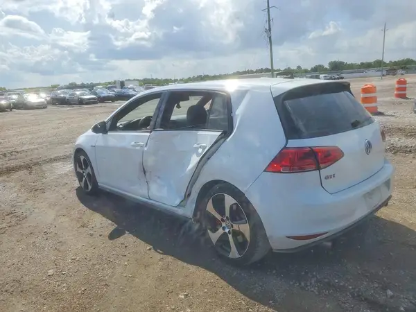 3VW447AU3GM008338 2016 VOLKSWAGEN GTI - Image 2