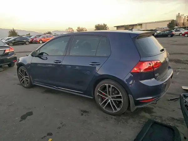 3VW447AU3HM007823 2017 VOLKSWAGEN GTI - Image 2