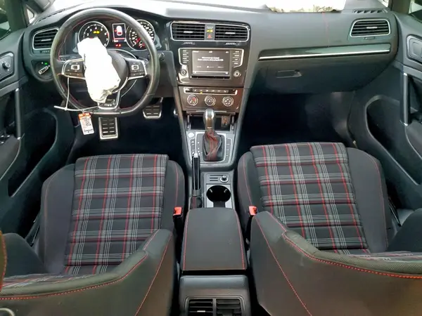 3VW447AU3HM007823 2017 VOLKSWAGEN GTI - Image 8