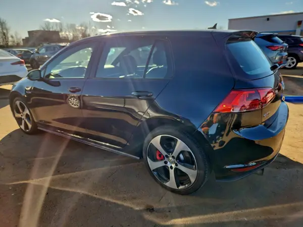 3VW447AU3HM060389 2017 VOLKSWAGEN GTI - Image 2