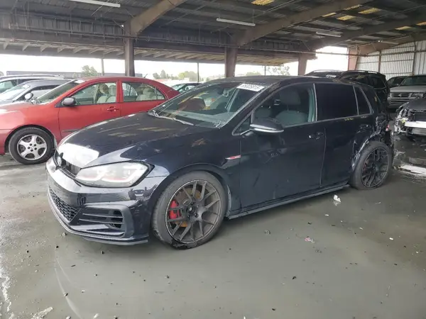 3VW447AU3JM261344 2018 VOLKSWAGEN GTI - Image 1