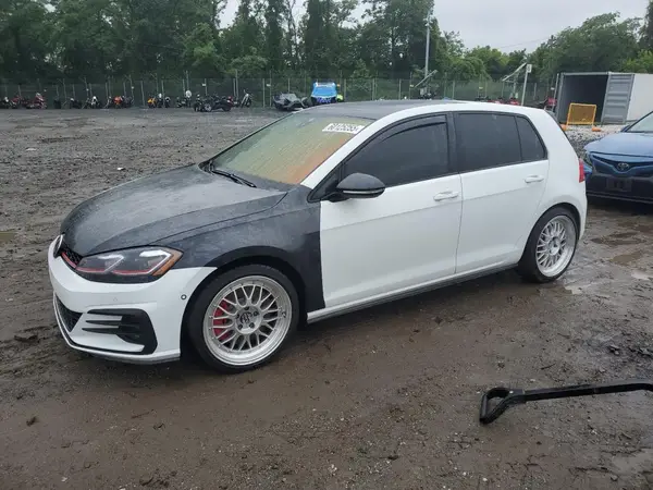 3VW447AU3JM263188 2018 VOLKSWAGEN GTI - Image 1