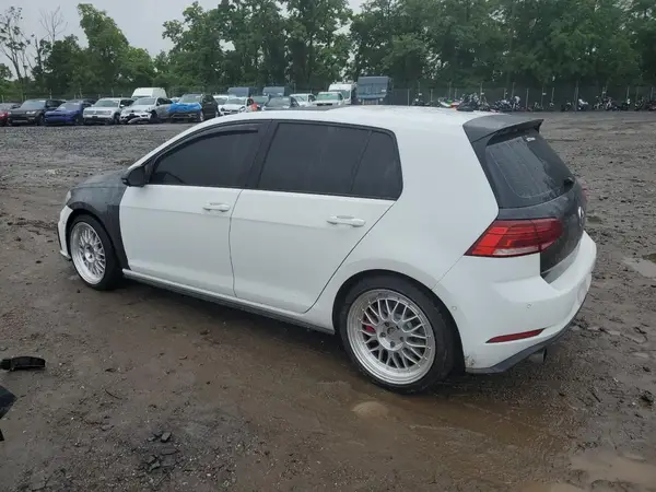 3VW447AU3JM263188 2018 VOLKSWAGEN GTI - Image 2