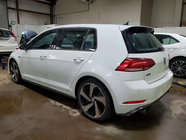 3VW447AU3JM265006 2018 VOLKSWAGEN GTI - Image 2