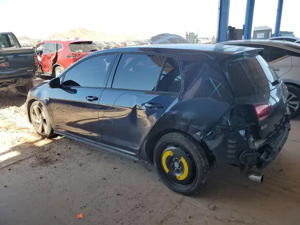 3VW447AU3JM283988 2018 VOLKSWAGEN GTI - Image 2
