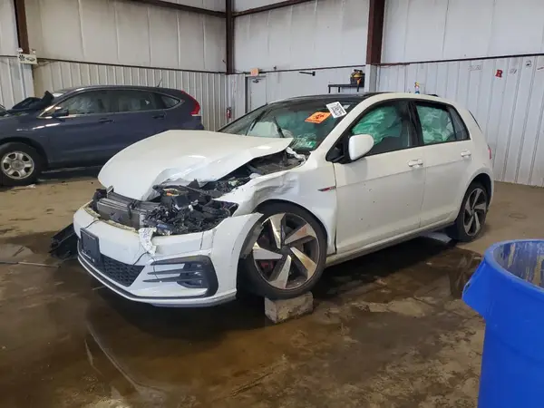 3VW447AU3JM285711 2018 VOLKSWAGEN GTI - Image 1