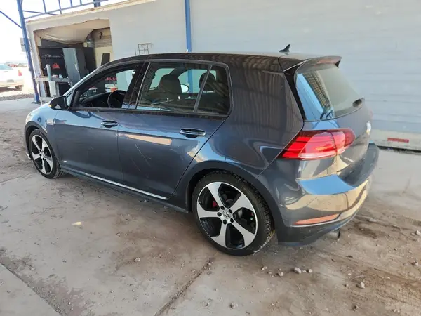 3VW447AU3JM289855 2018 VOLKSWAGEN GTI - Image 2