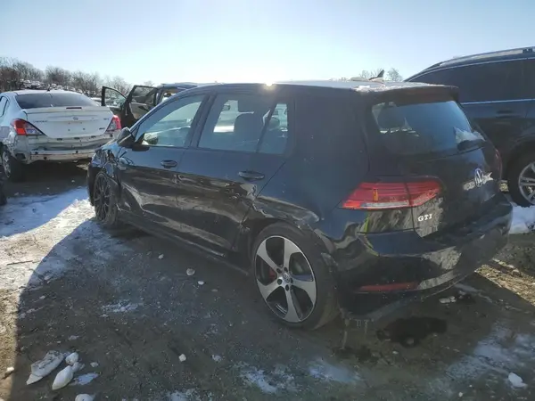 3VW447AU3JM297681 2018 VOLKSWAGEN GTI - Image 2