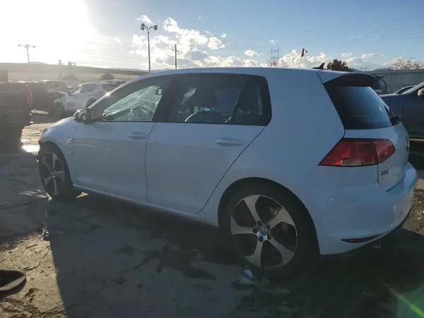 3VW447AU4GM051599 2016 VOLKSWAGEN GTI - Image 2