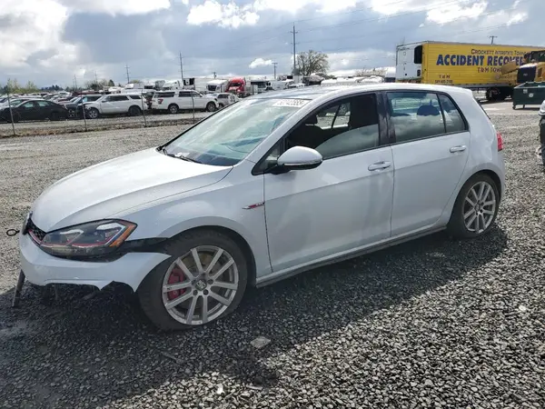 3VW447AU4JM263216 2018 VOLKSWAGEN GTI - Image 1
