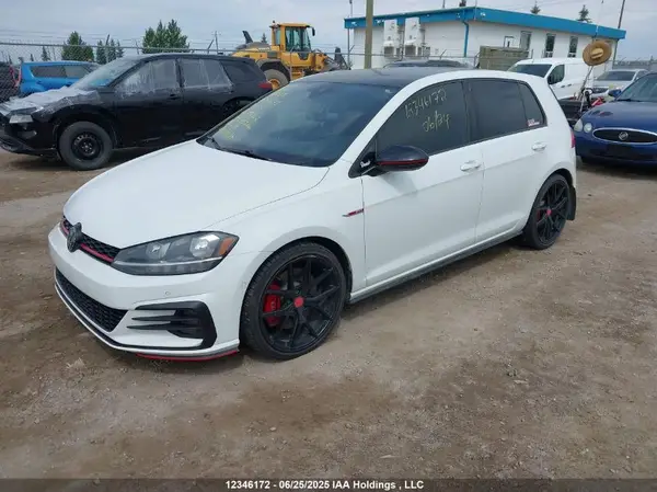 3VW447AU4JM279867 2018 VOLKSWAGEN GTI - Image 2