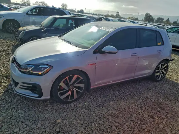 3VW447AU4JM280081 2018 VOLKSWAGEN GTI - Image 1