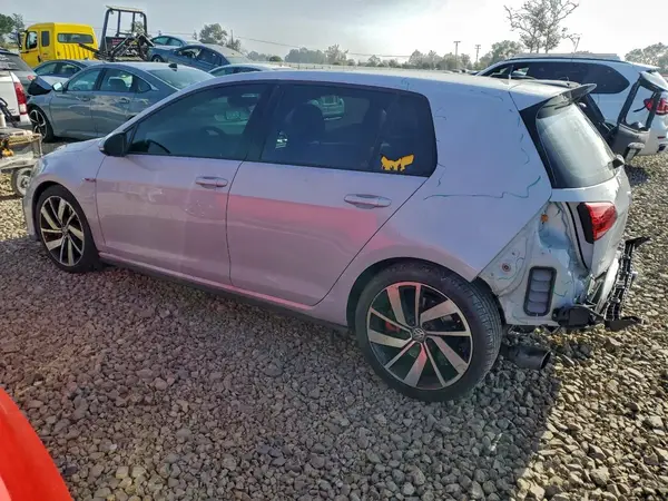 3VW447AU4JM280081 2018 VOLKSWAGEN GTI - Image 2