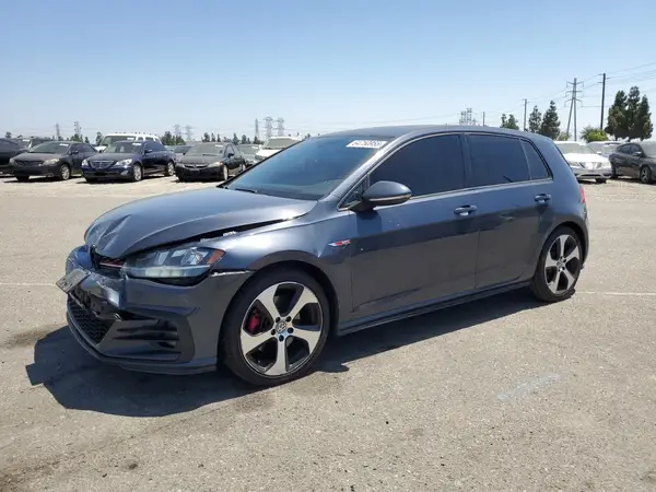 3VW447AU4JM289136 2018 VOLKSWAGEN GTI - Image 1