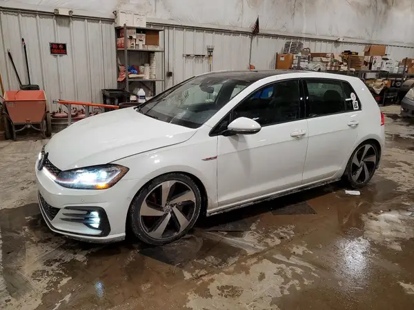 3VW447AU4JM289749 2018 VOLKSWAGEN GTI - Image 1