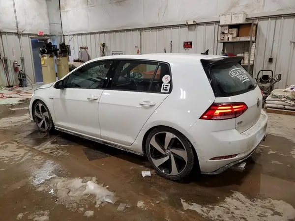 3VW447AU4JM289749 2018 VOLKSWAGEN GTI - Image 2