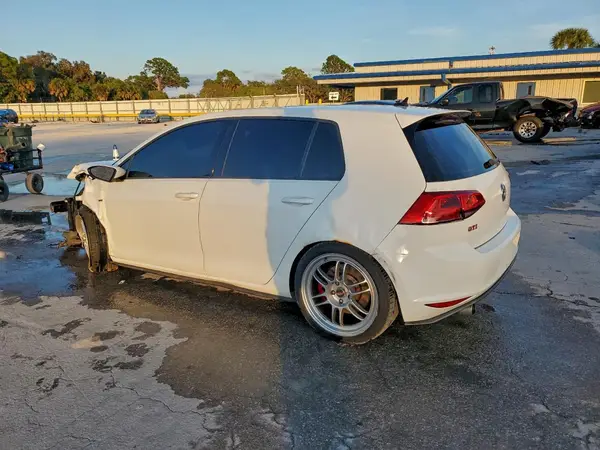 3VW447AU5HM034540 2017 VOLKSWAGEN GTI - Image 2