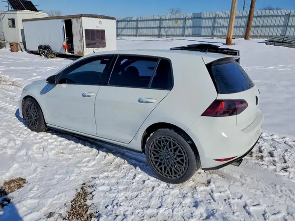 3VW447AU5HM038281 2017 VOLKSWAGEN GTI - Image 2