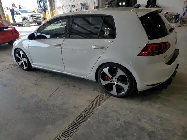 3VW447AU5HM058580 2017 VOLKSWAGEN GTI - Image 2